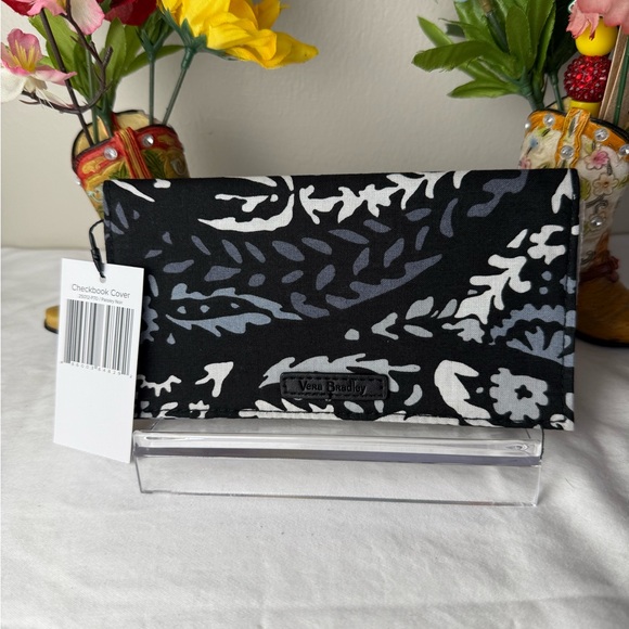 NWT Vera Bradley Paisley Noir Checkbook Cover Retired Pattern - Picture 1 of 7
